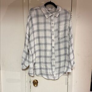 Gilli White and Black Plaid Button Down Shirt